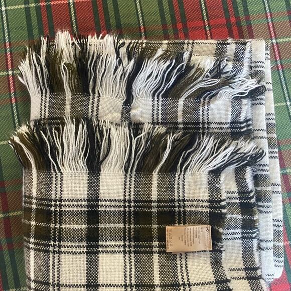 Plaid black and white blanket scarf - Picture 3 of 4